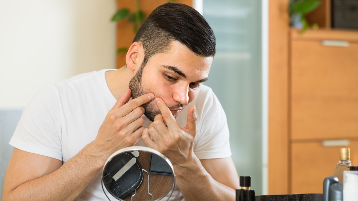El champú es uno de los elementos clave para el mantenimiento del vello facial.