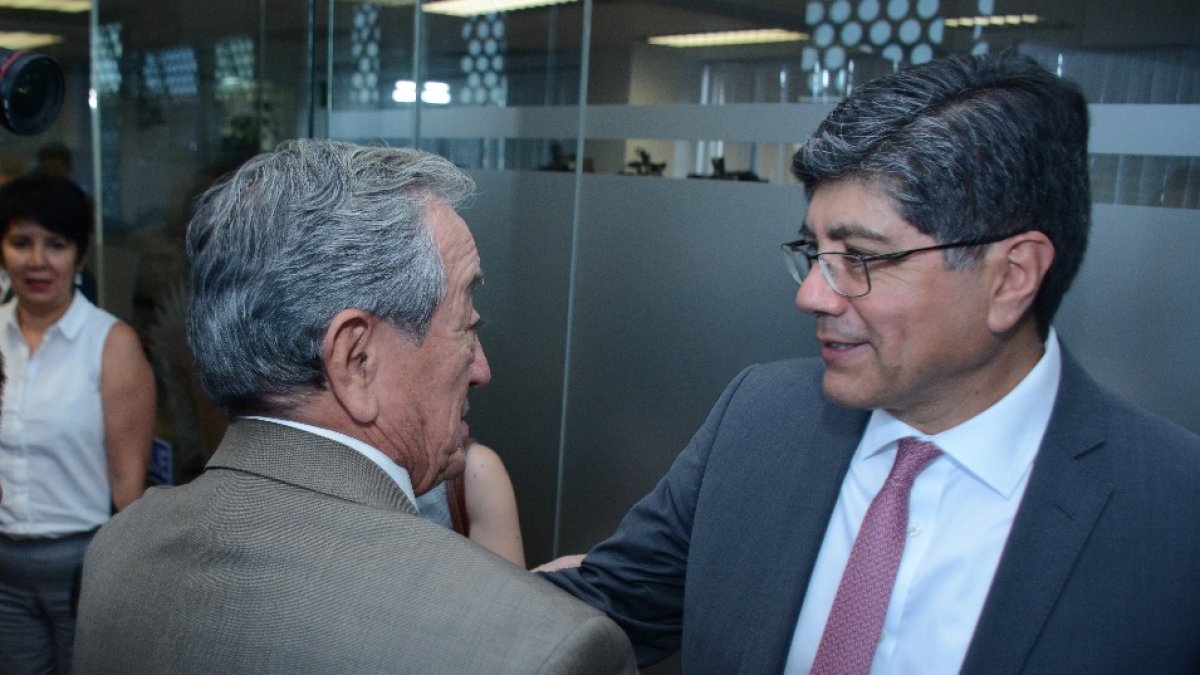 Comisión. El ministro de Defensa, Oswaldo Jarrín, y el canciller José Valencia, en la Asamblea.