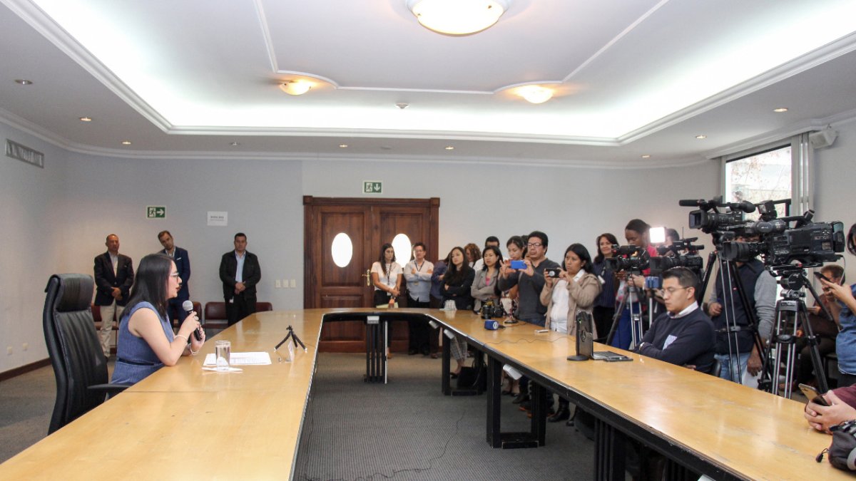 Verónica Artola, la gerente general del Banco Central del Ecuador, informa las cifras oficiales de pérdidas del paro de octubre de 2019.