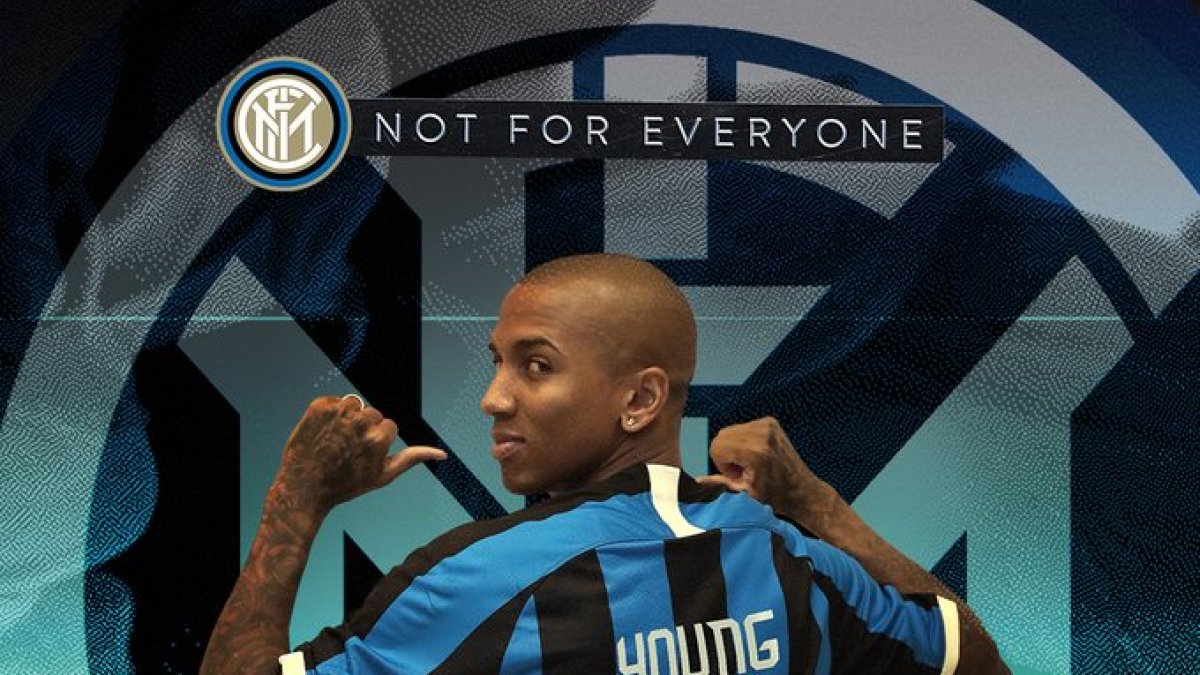 Young dejó el Manchester United para aventurarse en el fútbol italiano.