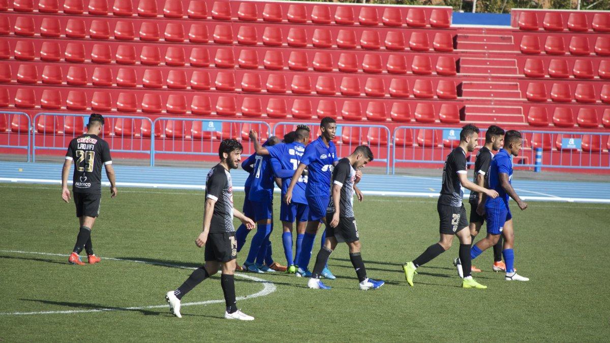 Los jugadores de Emelec celebran el triunfo obtenido en su primera presentación en el año.