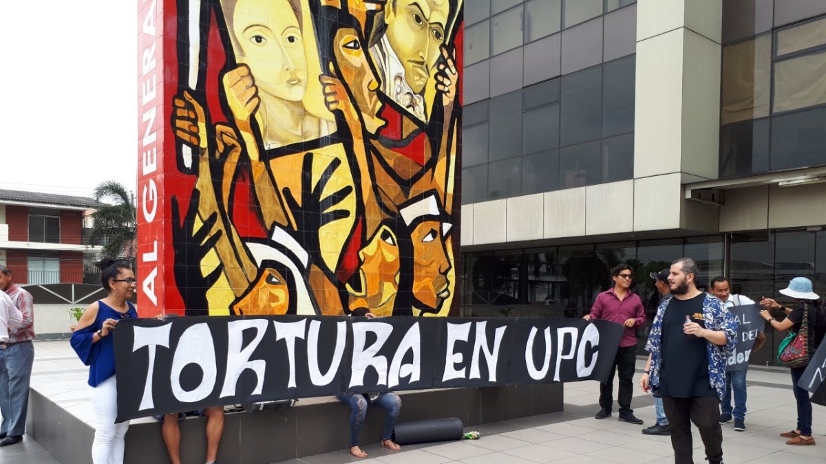 Integrantes del Comité Permanente por la Defensa de los Derechos Humanos acudieron a la diligencia, para apoyar a la víctima.