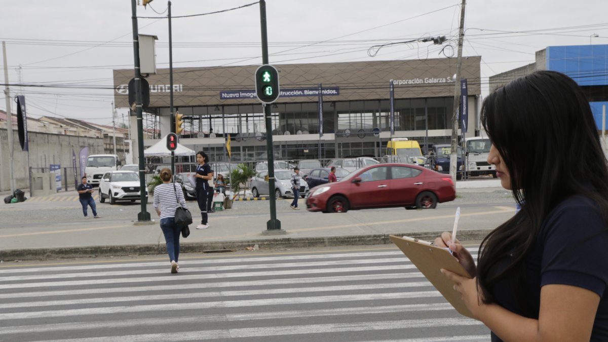 Seis meses les tomó a los tres jóvenes efectuar el proyecto del paso elevado para La Aurora.