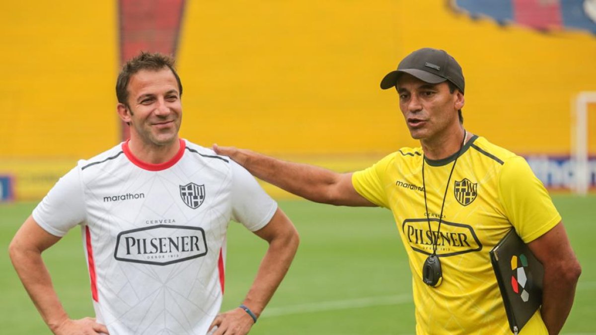 Alessandro Del Piero se puso a disposición del técnico Fabian Bustos, junto al resto de sus compañeros, la tarde de este viernes..