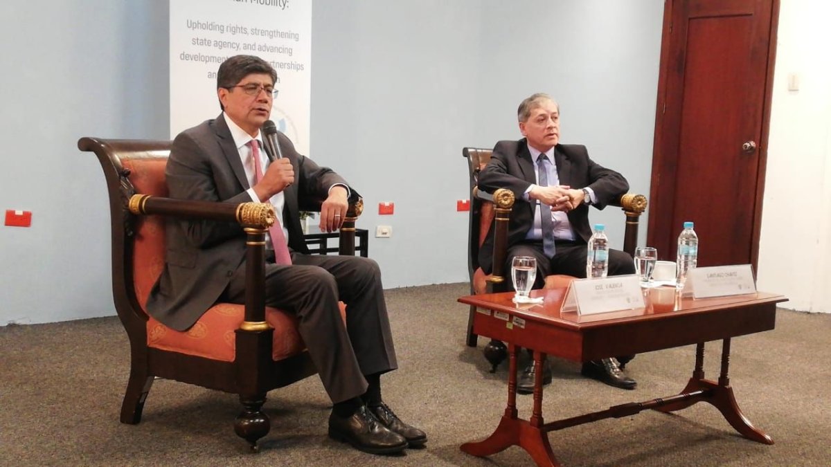 El canciller, José Valencia, y el embajador, Santiago Chávez, explicaron el 16 de enero los alcances del Foro Global de Quito.