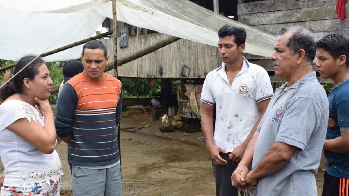En la comuna, los allegados esperaban los cadáveres de los pequeños.