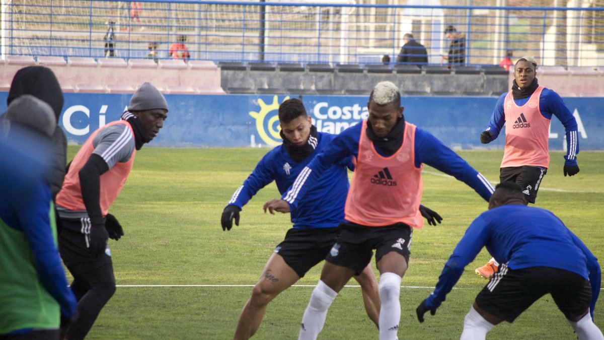 Los futbolistas del plantel eléctrico practicaron en la Ciudad Deportiva Camilo Cano. 