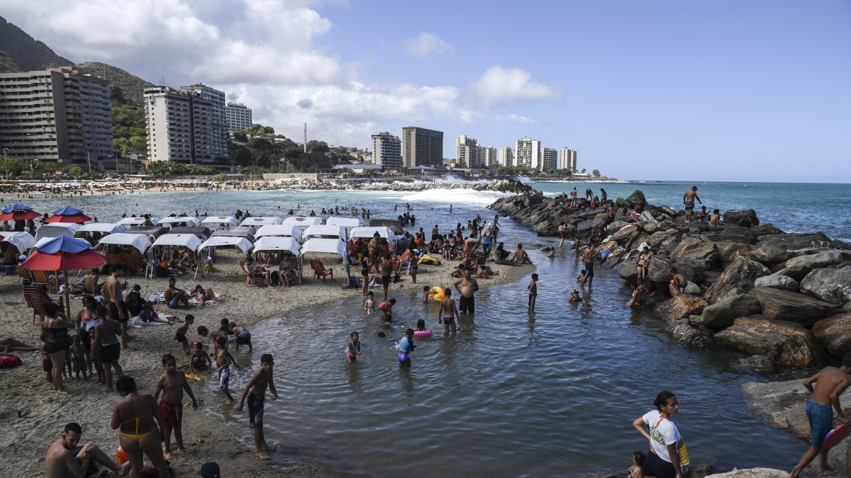 No todo es crisis en Venezuela, sus playas siguen siendo lugares de escape, diversión y relajación..