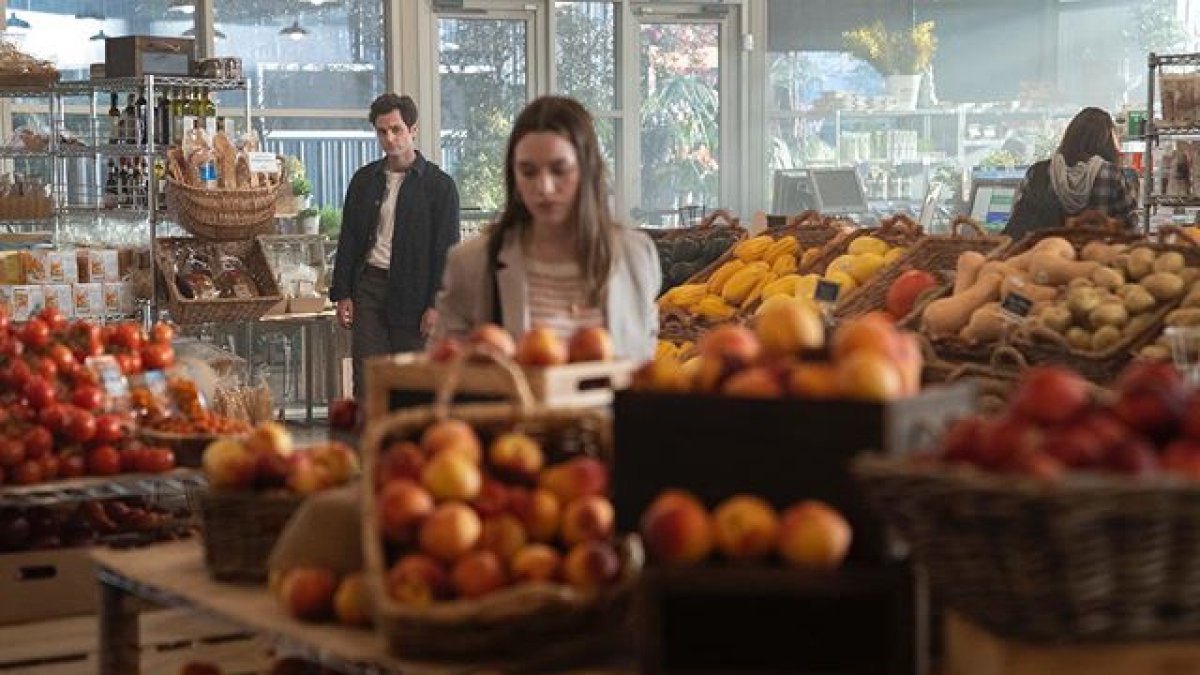 La segunda temporada de la serie se lanzó exclusivamente en Netflix el 26 de diciembre del año pasado. El 14 de enero fue renovada para una tercera parte que se estrenará el próximo año.