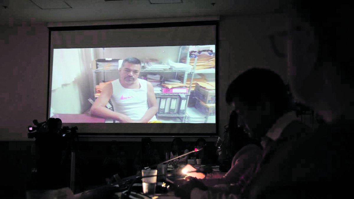 Desde la cárcel compareció Luis Loyo en camiseta. Su testimonio no aportó mayor cosa.