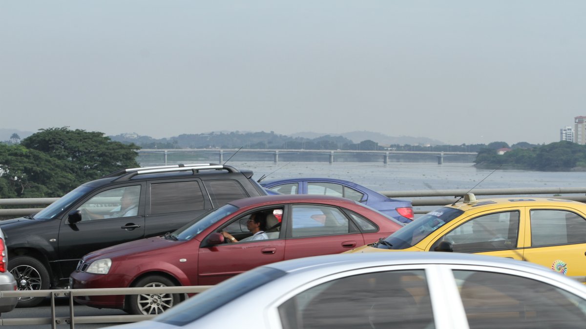 El congestionamiento en el puente de la Unidad Nacional inicia a las 06:30.