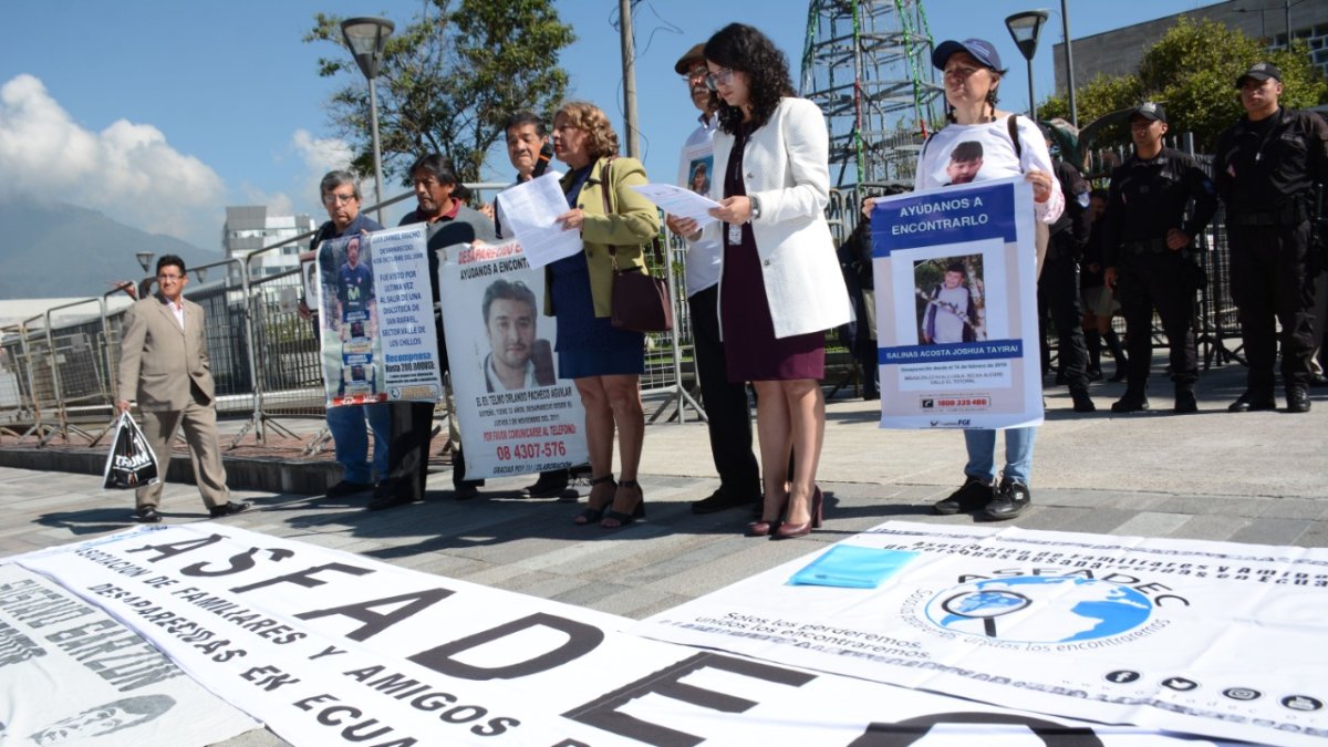 Los familiares de personas desaparecidas y extraviadas realizaron plantones en las afueras de la Asamblea