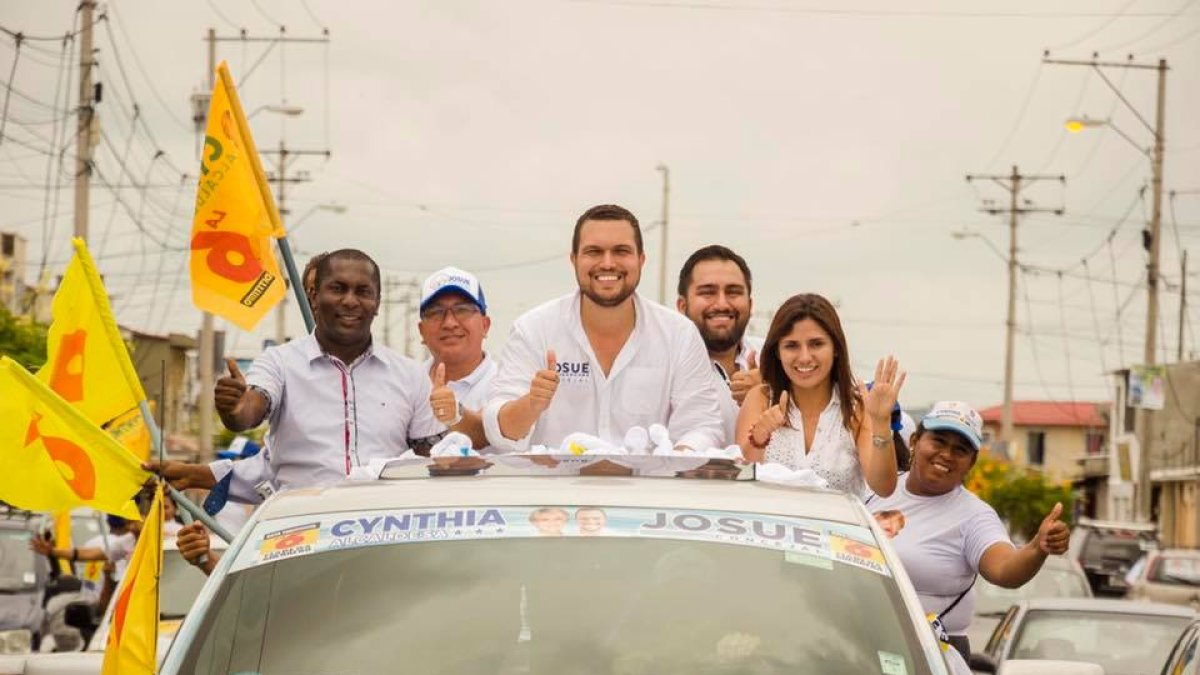 Recuerdo. El entonces candidato a concejal y actual vicealcalde de la ciudad, Josué Sánchez, hizo un recorrido con los dirigentes de Mucho Lote 2, durante la campaña electoral.  
