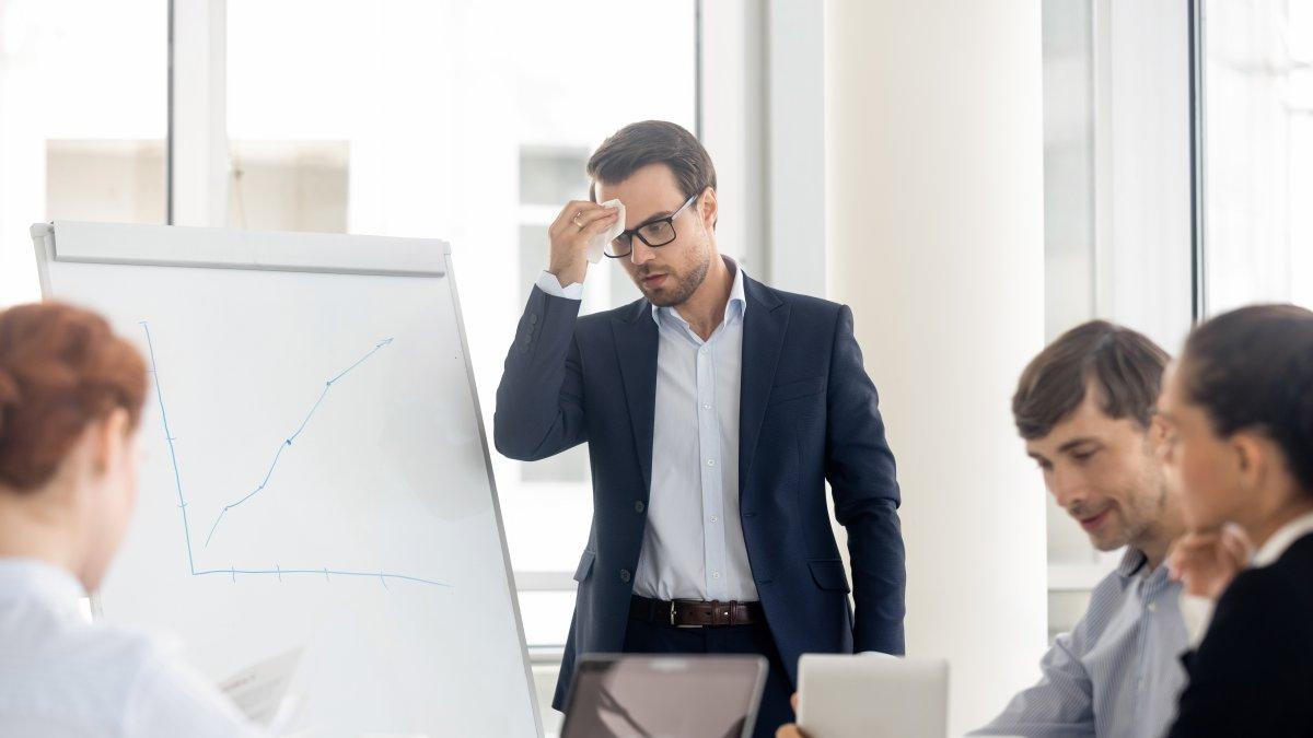 Nervios, bloqueo mental, tartamudeo y más serían los síntomas manifestados.