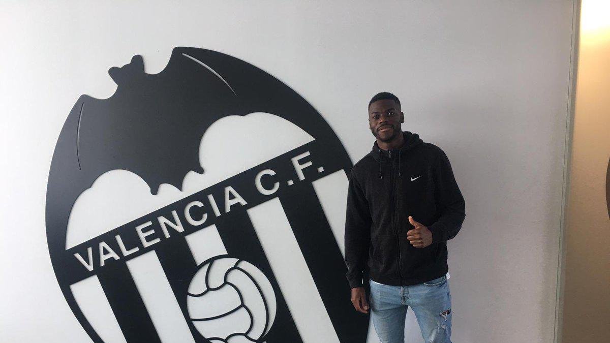 El delantero africano Senga Nicolás Kata negocia su incorporación al Delfín por pedido del técnico español Ángel López. Su último club fue el Valencia B de la segunda división española..