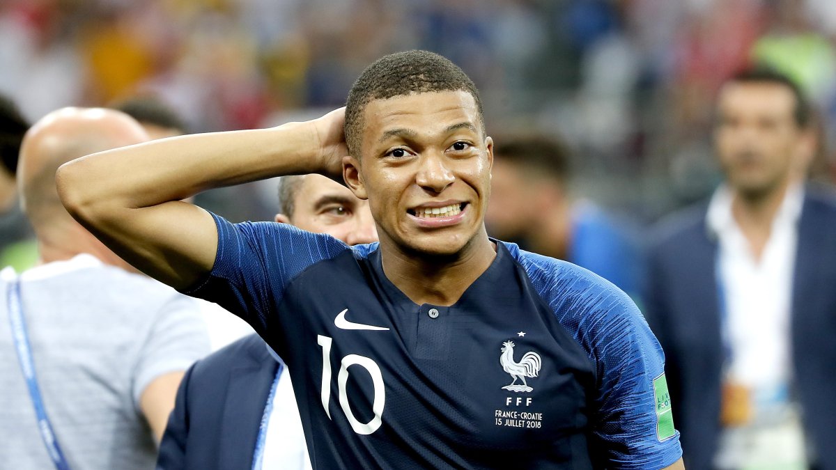 Kylian Mbappé, atacante del París Saint Germain, es el jugador más caro del mundo según un análisis.