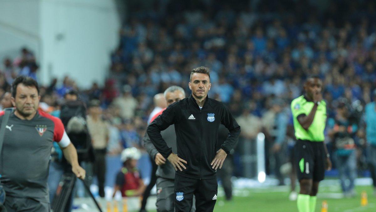 El argentino Mariano Soso cuando dirigía al Bombillo.