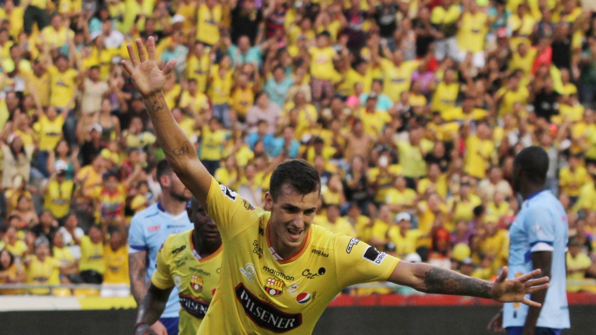 Juan Ignacio Dinenno celebra uno de los goles que logró con Barcelona en el 2018.