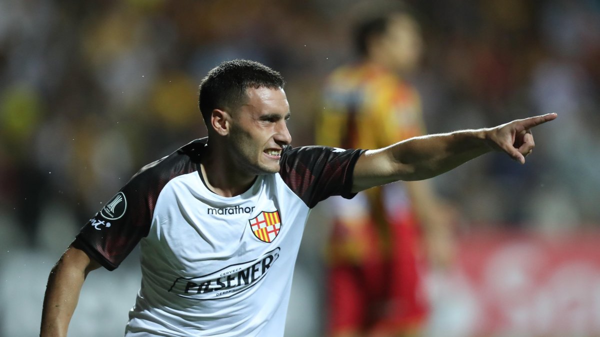 El volante argentino Emmanuel Martínez controló a Barcelona en el primer partido de la Copa Libertadores virtual.