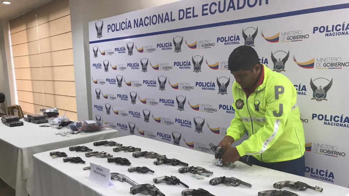 La Policía entregó 27 armas de fuego al Comando Conjunto de las Fuerzas Armadas para su destrucción.