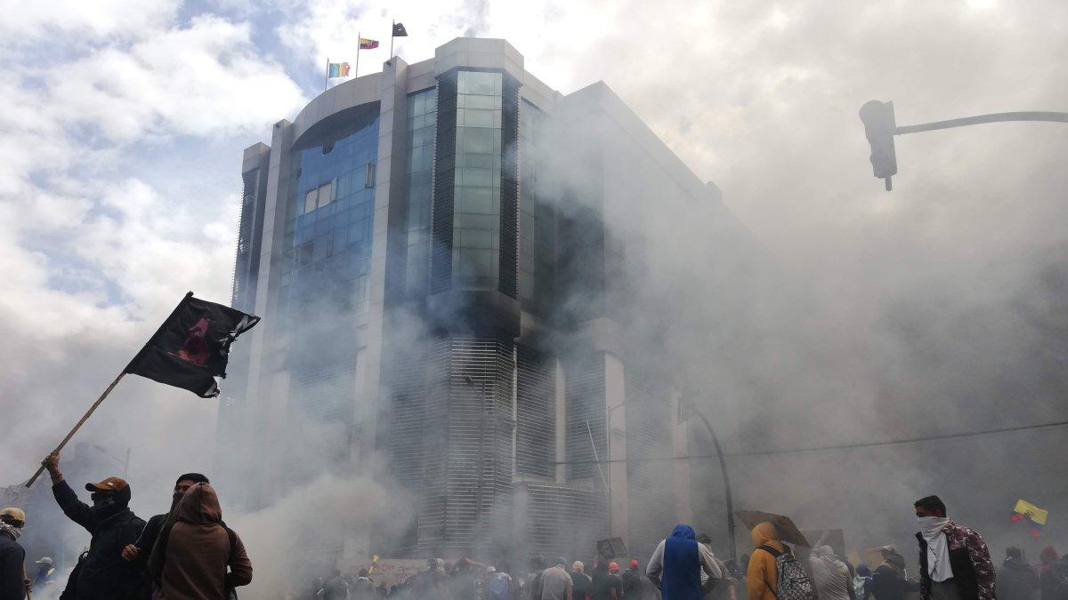 Las manifestaciones violentas provocaron daños en Quito