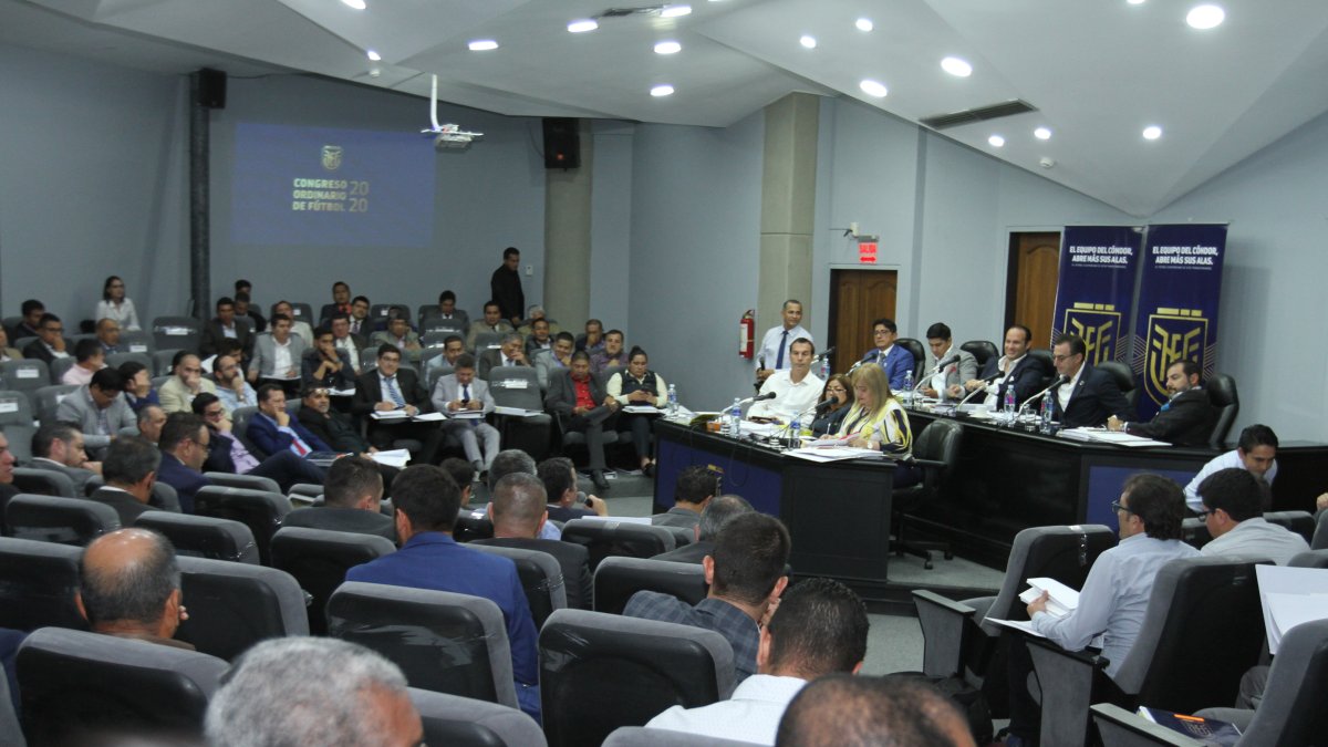 Los clubes y asoaciaciones se ha unido para detener a Francisco Egas en su rol como presidente de la FEF.