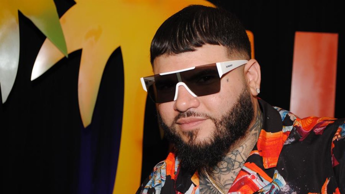 El cantante puertorriqueño Farruko posa en entrevista con Efe, para presentar su gira de conciertos en Estados Unidos.