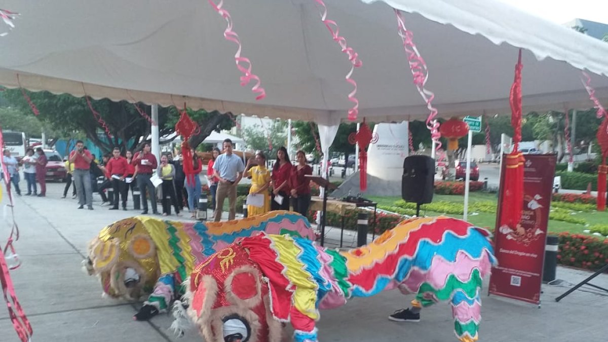 Evento. La danza del dragón fue parte de la jornada cultural.