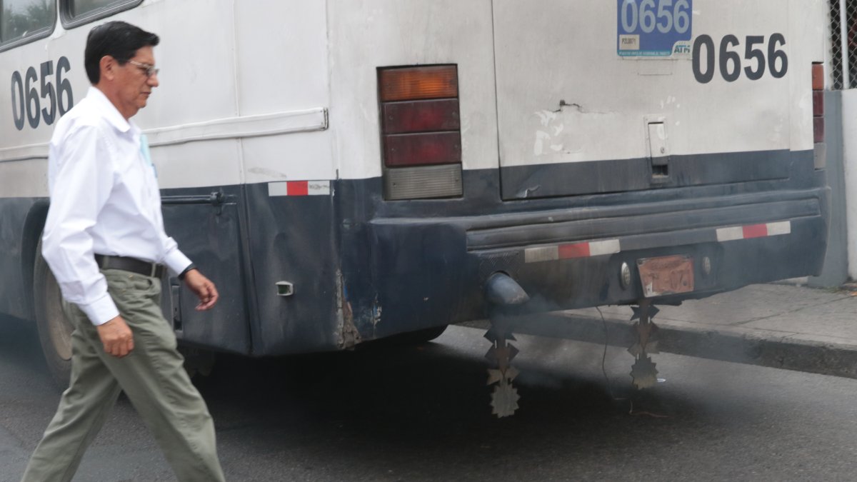 Buses. La contaminación que generan algunos es uno de los mayores malestares para los ciudadanos en Guayaquil.