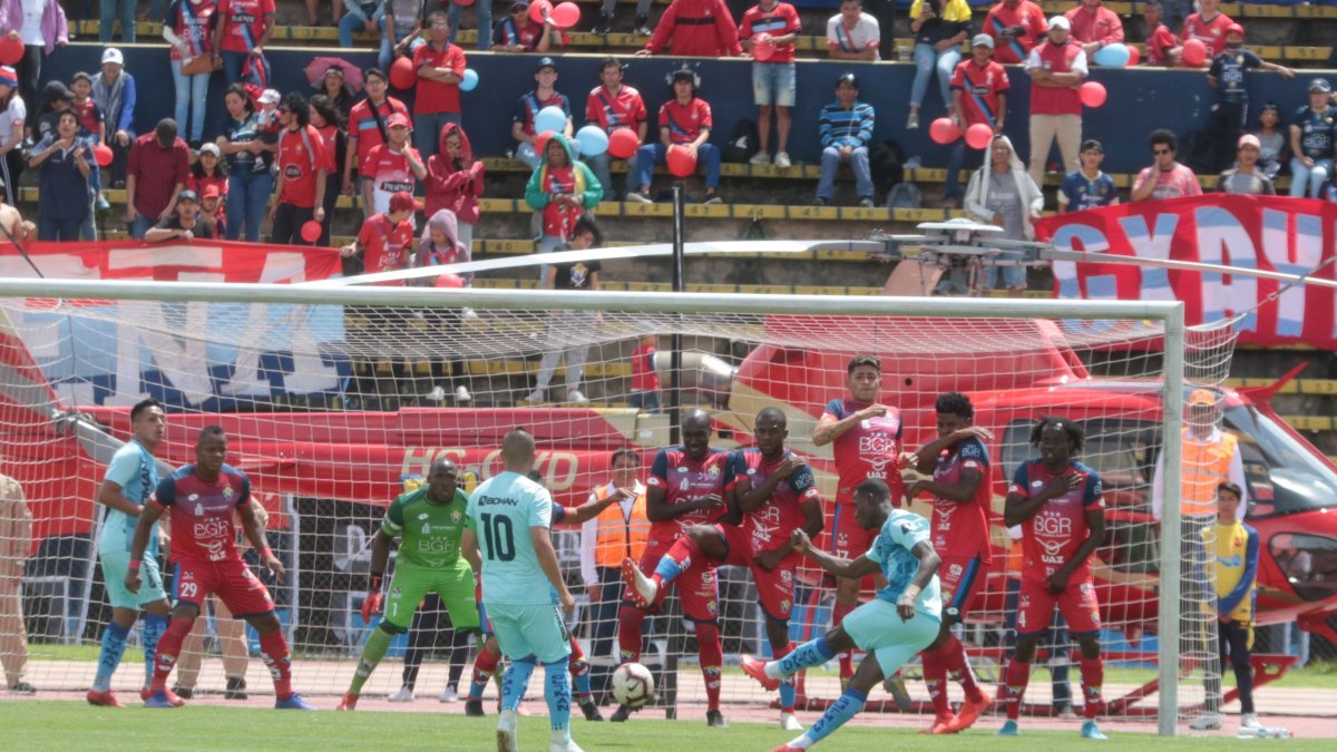 Leonel Quiñónez anotó el primer gol para Macará en la denominada 