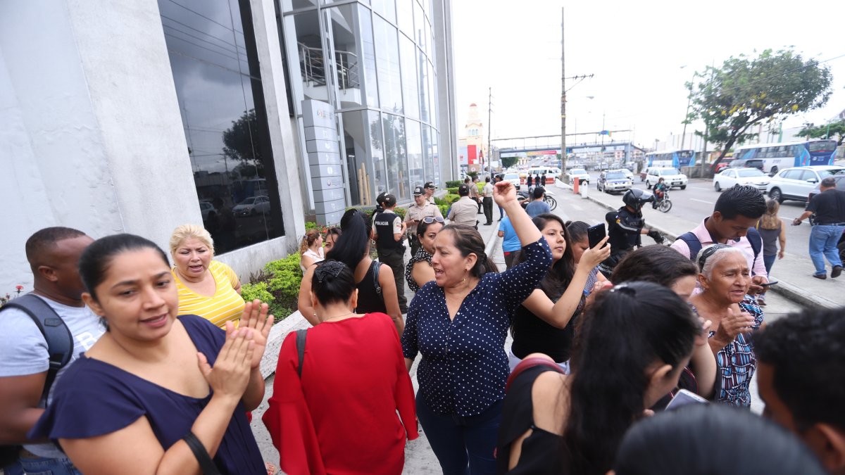 Hecho. El jueves en Guayaquil, hubo una protestas de estudiantes y padres de familia por la prueba Ser Bachiller
