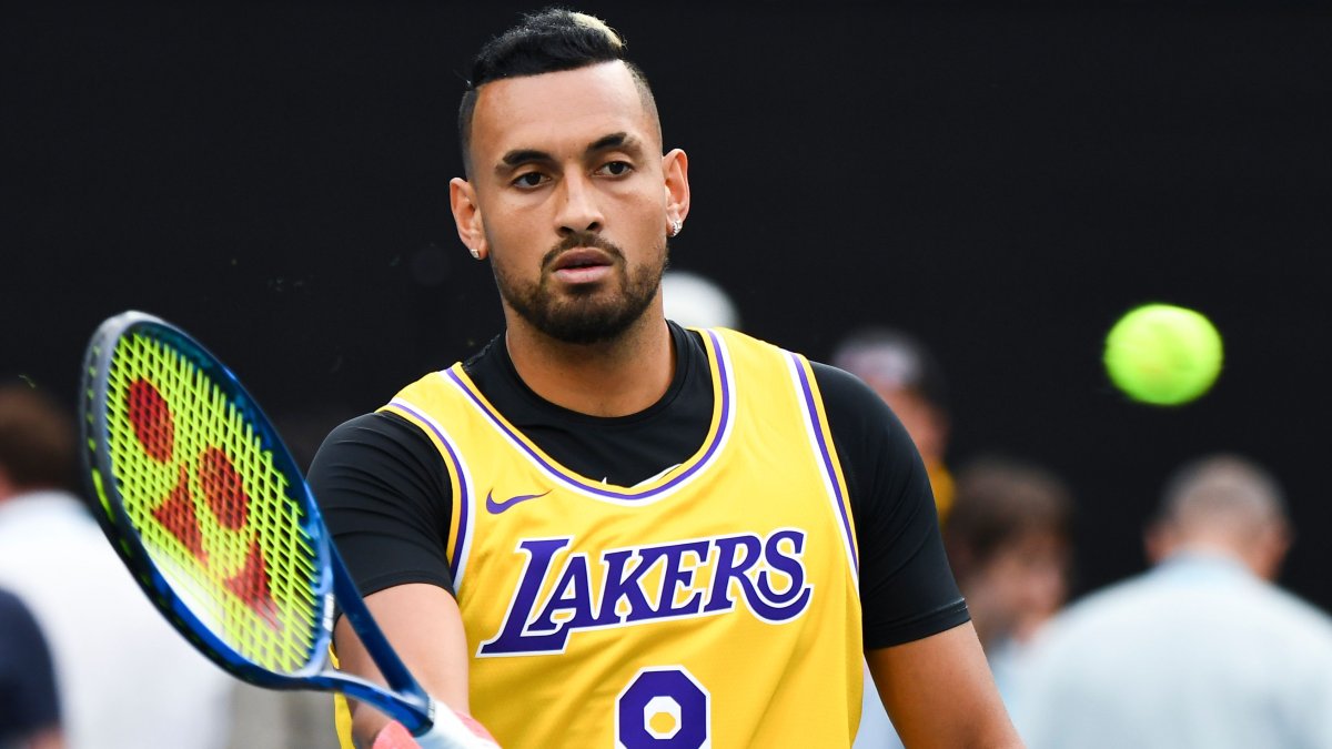 Nick Kyrgios, tenista australiano, lució la camiseta de los Lakers, en honor a Bryant.