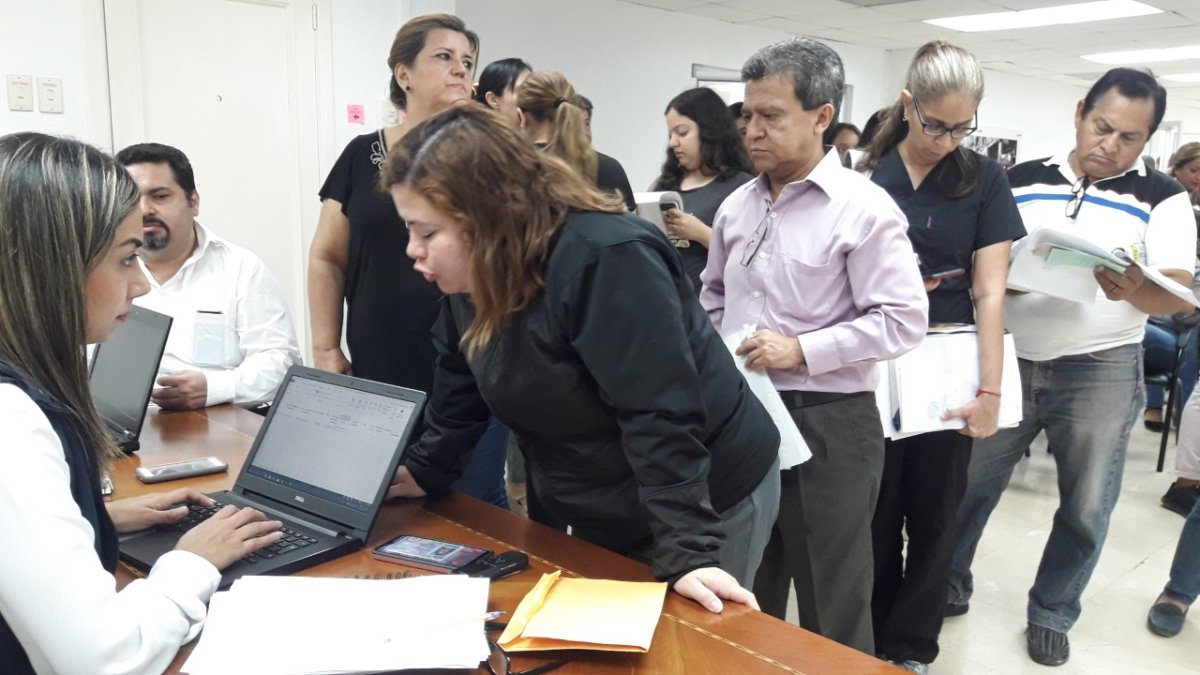 Padres de familia dan a conocer en la Defensoría del Pueblo su malestar sobre la prueba Ser Bachiller.