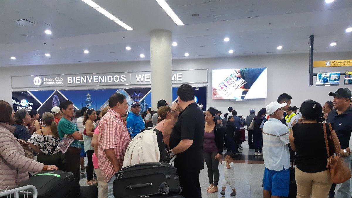 Viajeros mostraron su preocupación al llegar a la terminal aérea y no recibir información sobre el virus.