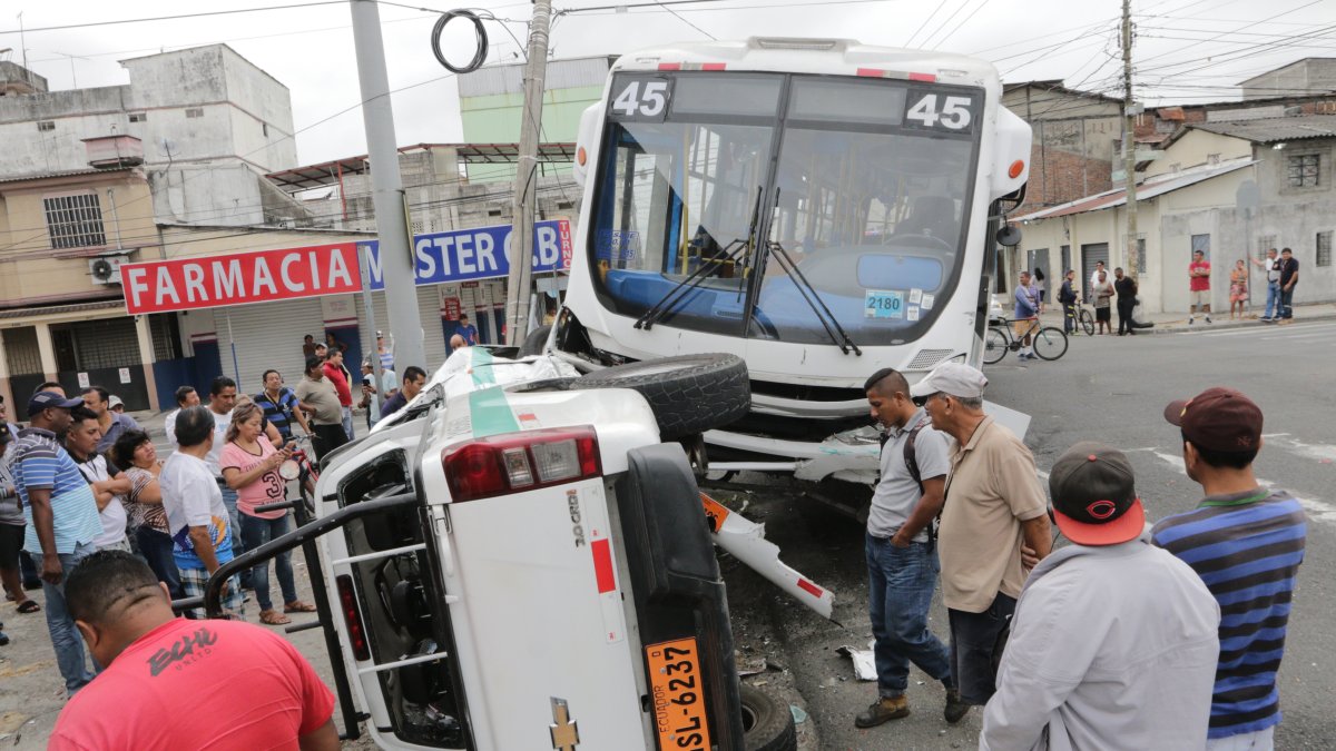 Abusar de la velocidad dificulta controlar el vehículo.