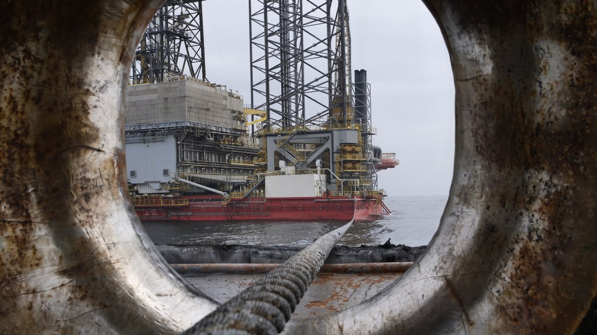 El petróleo volvió a caer este lunes, ante el temor de la propagación del coronavirus.