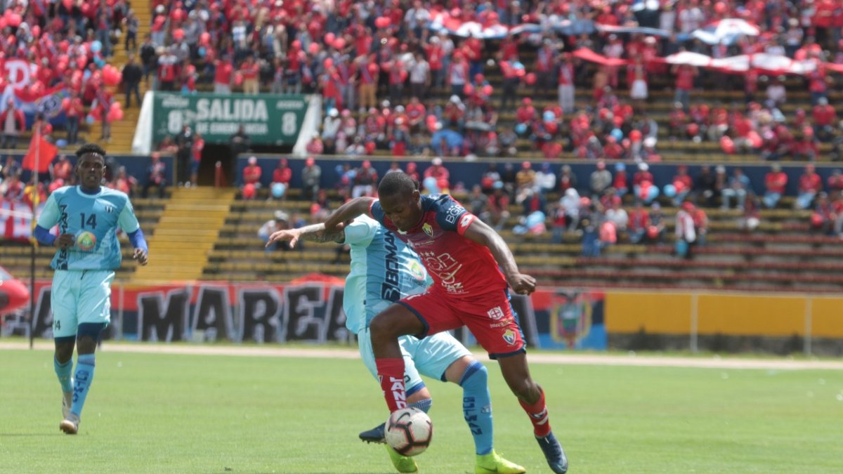 Tito Valencia fue presentado el sábado anterior y hasta jugó como titular el partido contra Macará en la Mañana Roja.