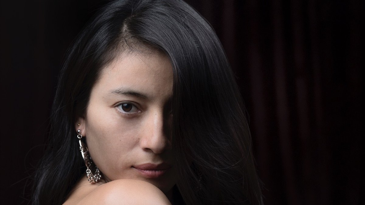 Mariela es cantante, autora y compositora.