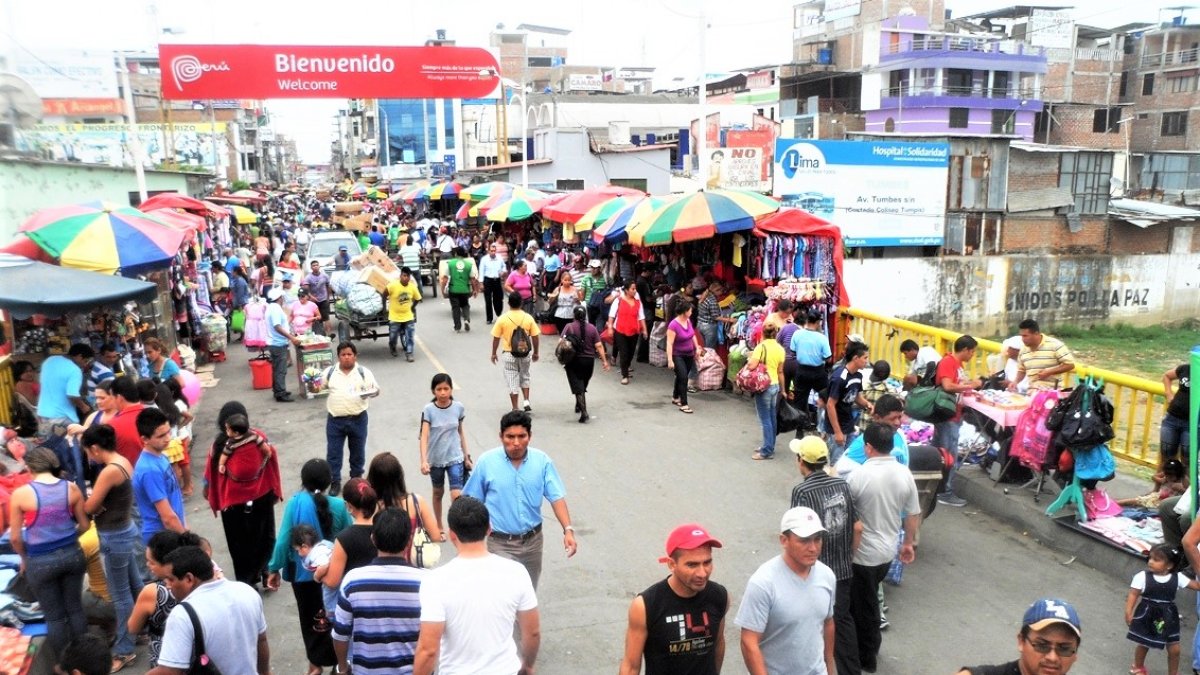 En el puente de Huaquillas, frontera con Perú, no hay controles.