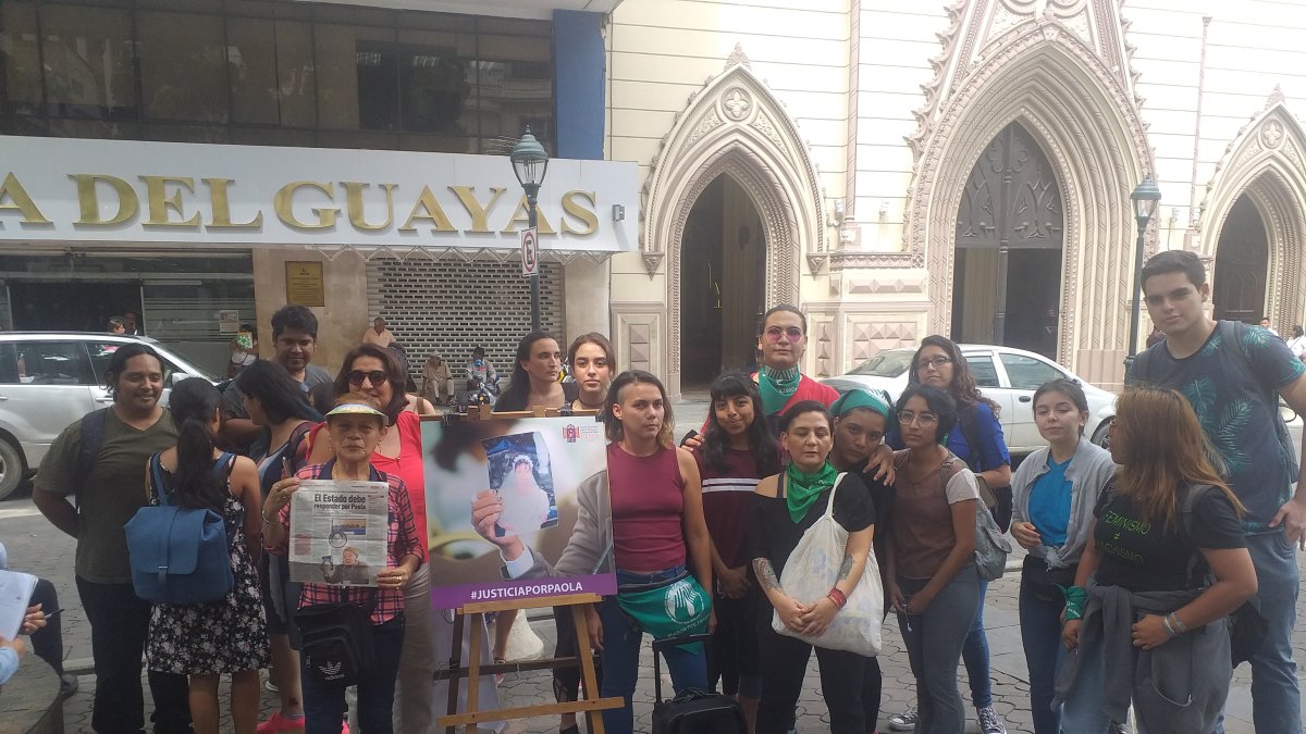 Plantón. En la jornada también participaron familiares de Paola Guzmán.