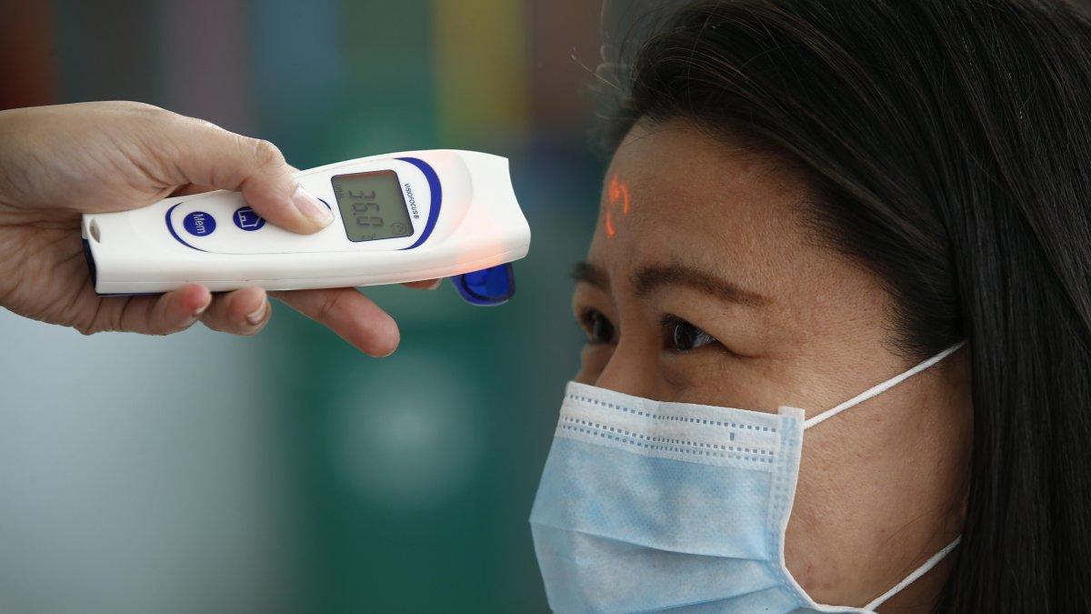 Filipinas. Entre las medidas de prevención están tomar constantemente la temperatura y usar mascarillas.