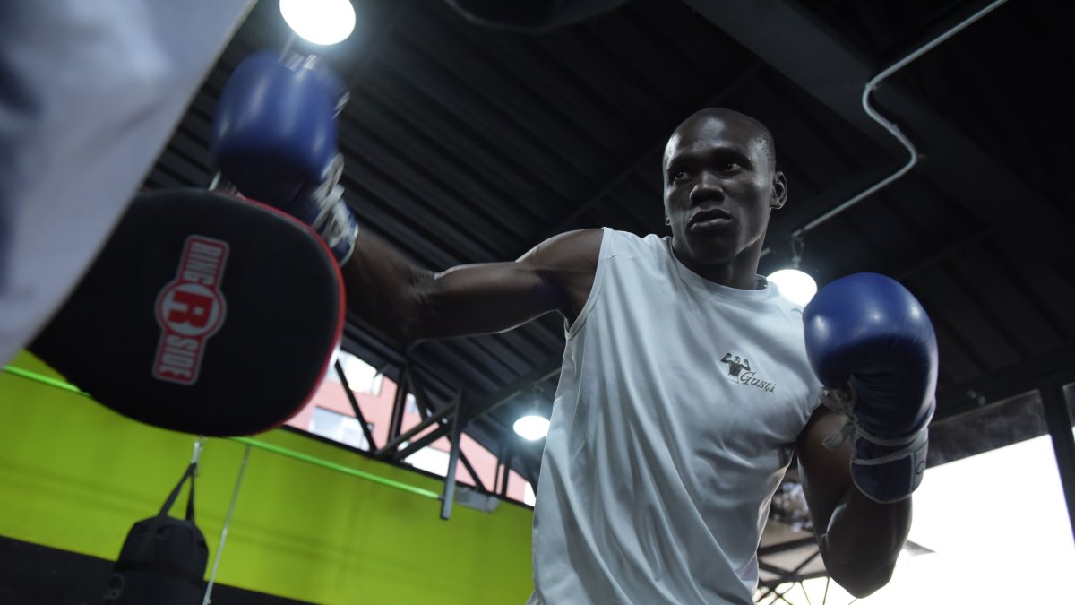 Abel Mina, boxeador de Puerto Quito, enfrentará su décima pelea.