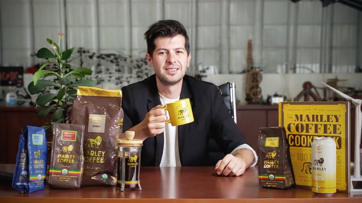 Pablo Heredia, cuencano, traerá la franquicia de café al país.