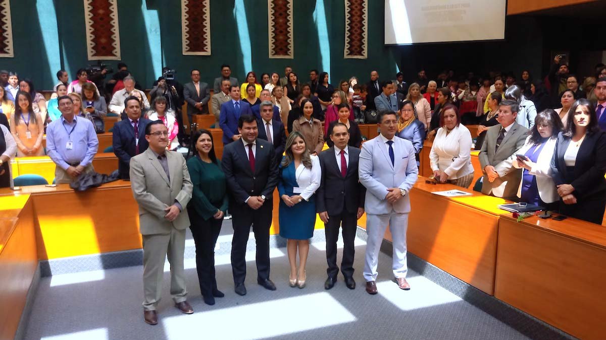 Los observadores, miembros del nuevo organismo, recibieron hoy sus credenciales.