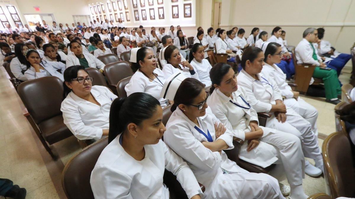 Profesionales de la salud participaron de una mesa redonda sobre el coronavirus, organizada por el hospital Luis Vernaza.