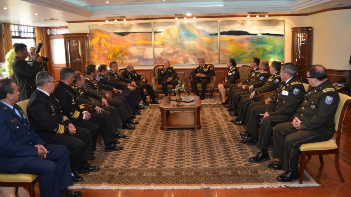 La cúpula policial visitó al jefe del Comando Conjunto Luis Lara.