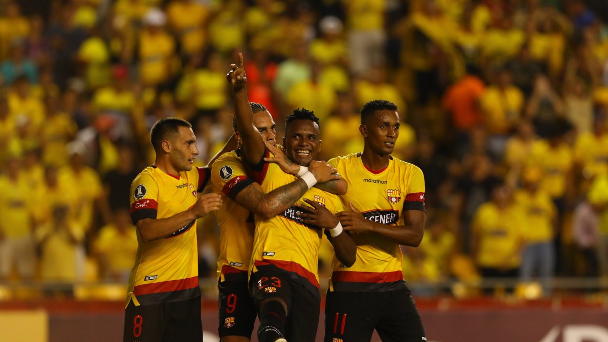 El cuadro amarillo logró sellar su clasificación con tres anotaciones frente a una del equipo uruguayo.