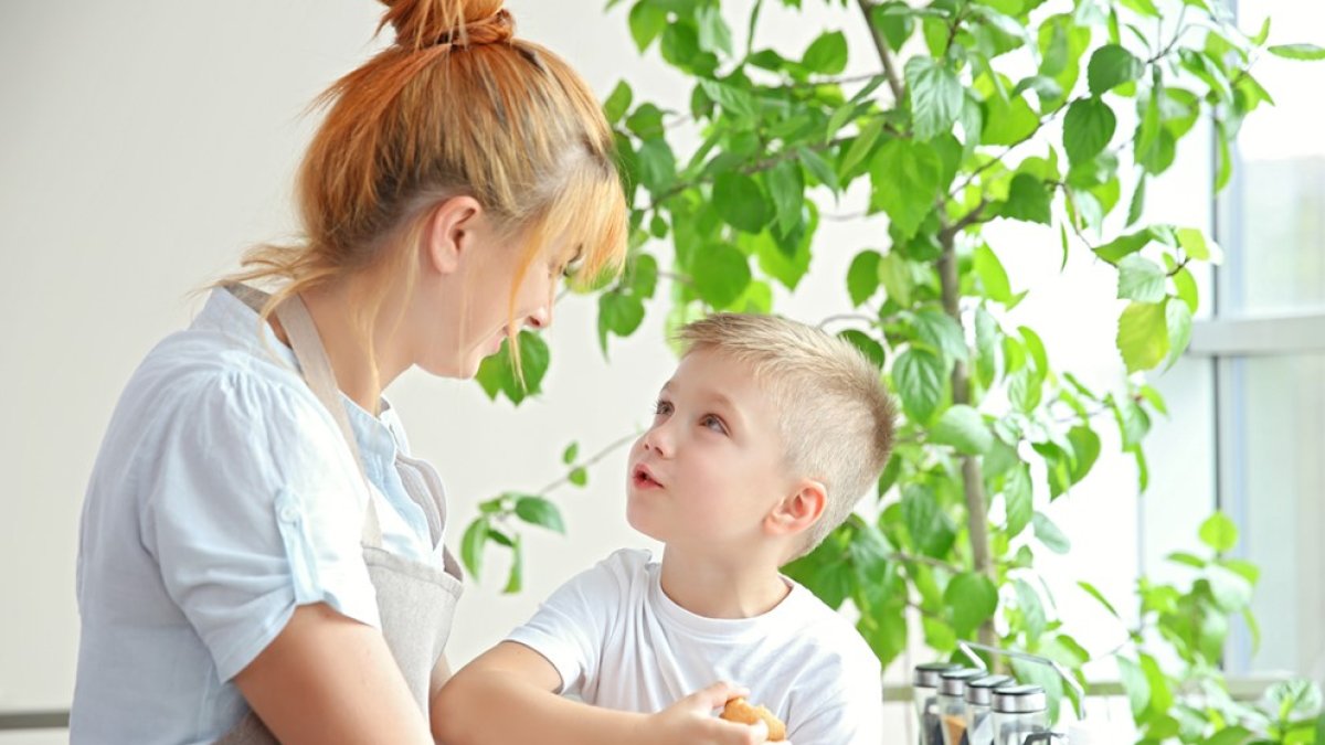 Dejar que ellos pregunten les ayuda a fortalecer su autoestima.