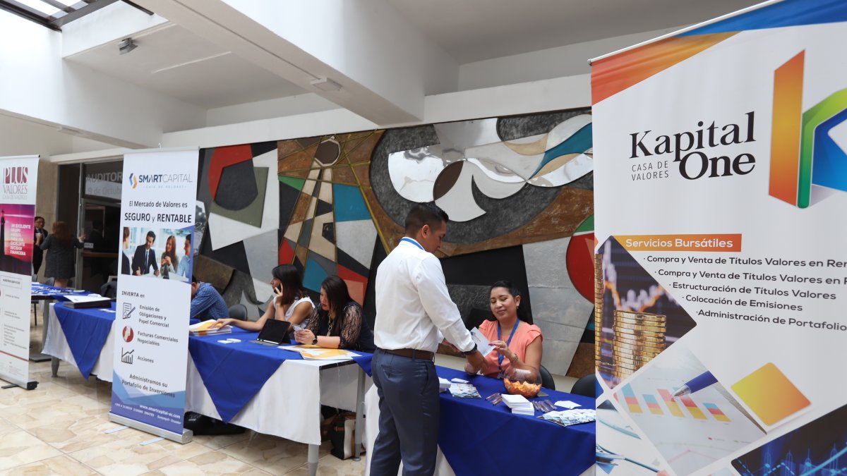 Nueve casas de valores atendieron a representantes de organizaciones que buscan financiamiento.