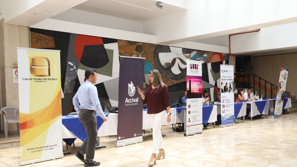 Nueve casas de valores atendieron a representantes de organizaciones que buscan financiamiento.